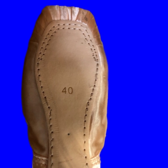 Ballet 🩰 Pointe Shoes For Girls Women With Toe Pads And Mesh Bag Size 40 NWOT - Picture 4 of 5